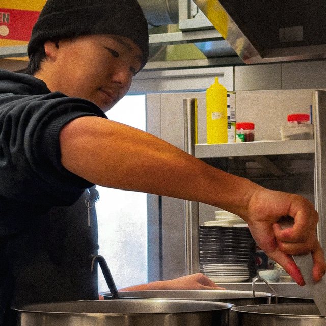 Produktion in der Küche von Moiwa Ramen